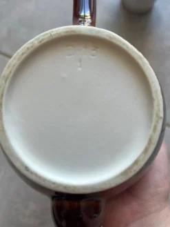 Théière vintage marron et crème