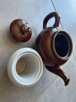 Théière vintage marron et crème