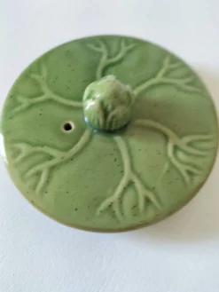 Théière vintage verte à décor de lotus et anse en bambou