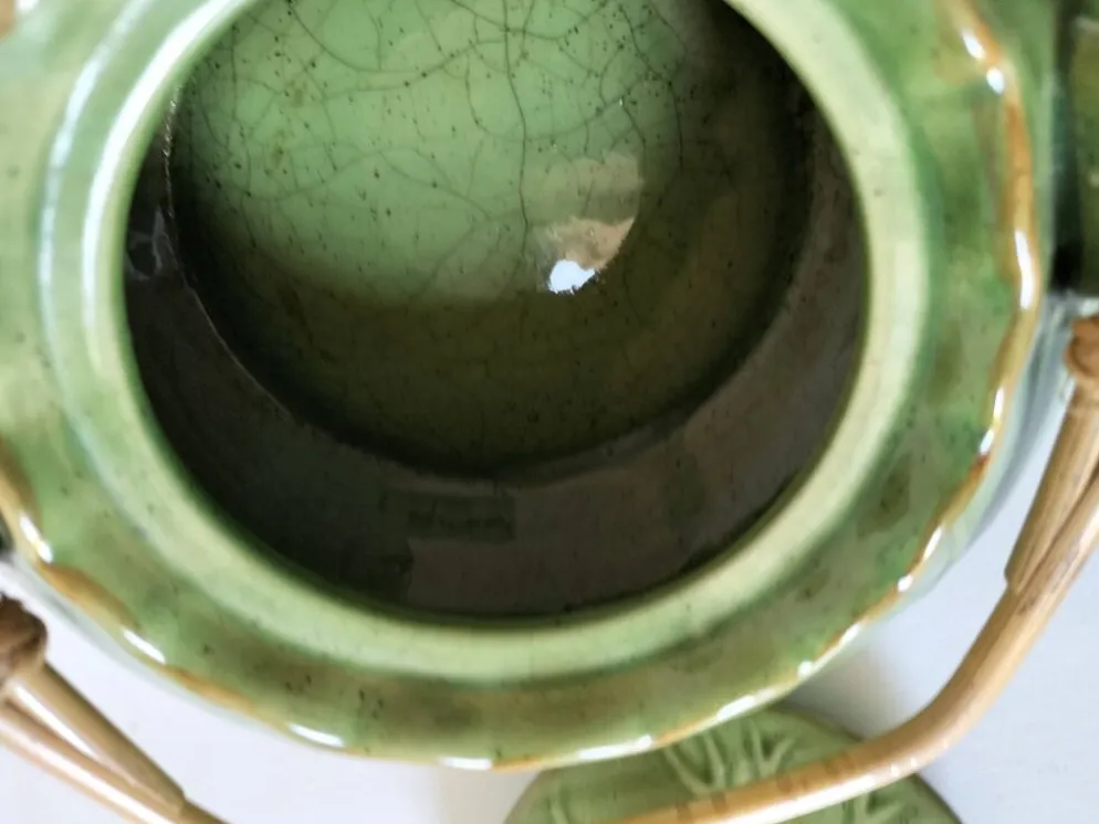 Théière vintage verte à décor de lotus et anse en bambou