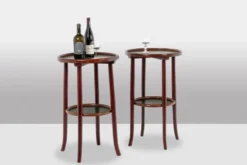 Thonet. Paire de guéridons à 2 plateaux en hêtre teinté. Années 1900.