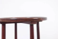 Thonet. Paire de guéridons à 2 plateaux en hêtre teinté. Années 1900.