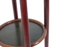 Thonet. Paire de guéridons à 2 plateaux en hêtre teinté. Années 1900.