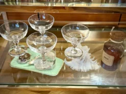 Titre Desserte Hollywood Regency chrome & verre – années 70