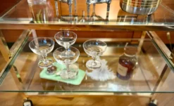 Titre Desserte Hollywood Regency chrome & verre – années 70