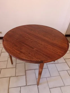 Titre : Table ronde vintage en Palissandre de Rio – MSE Møbler (Danemark,)