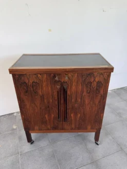 Torbjørn Afdal "Times" Bar Cabinet pour Bruksbo, Norvège, vers 1960.
