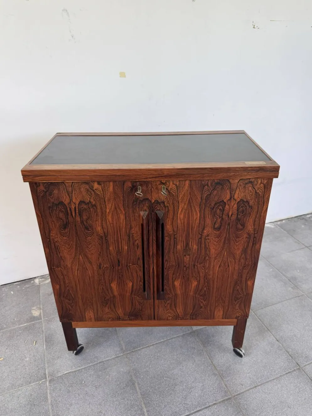 Torbjørn Afdal "Times" Bar Cabinet pour Bruksbo, Norvège, vers 1960.
