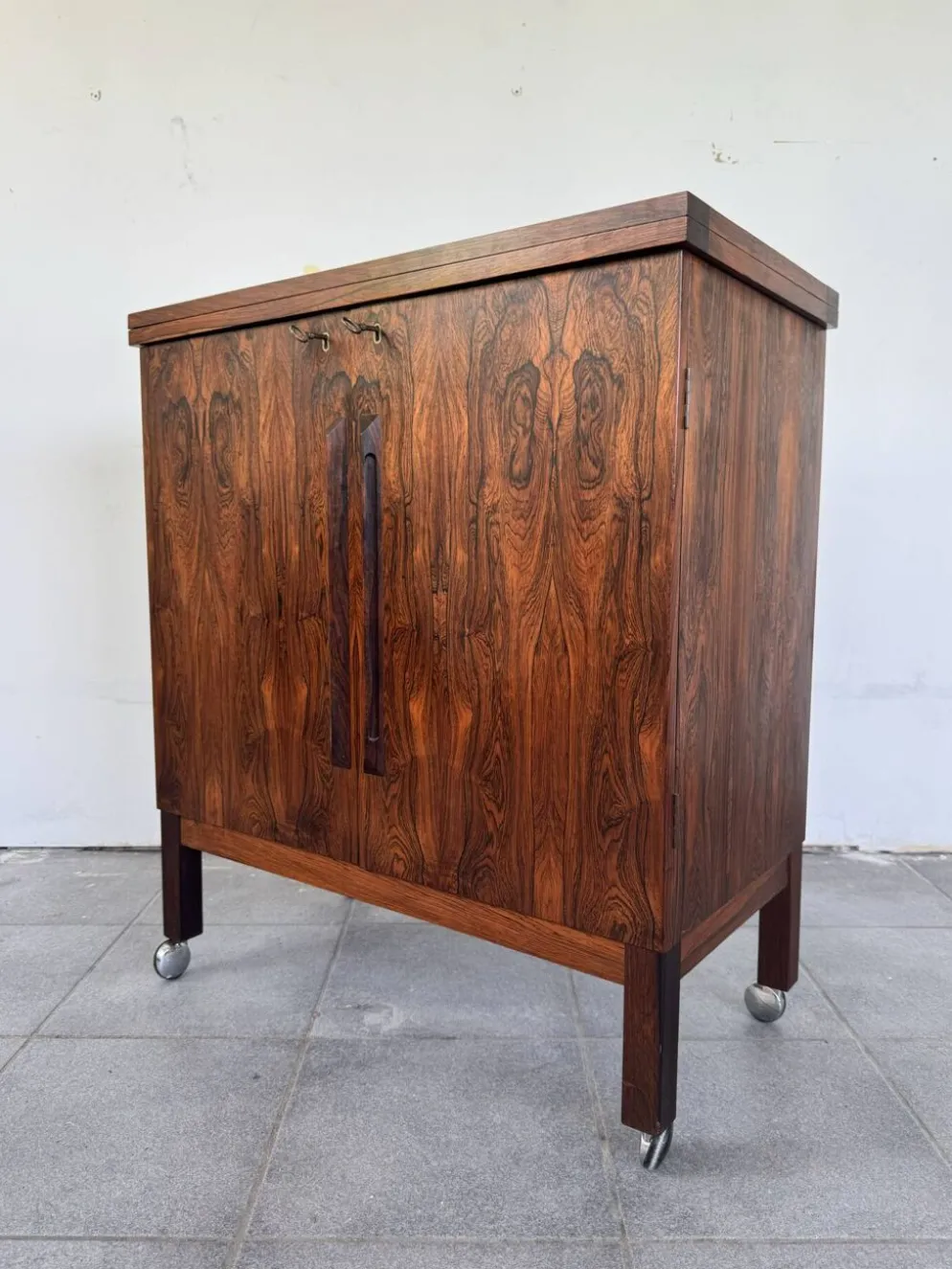 Torbjørn Afdal "Times" Bar Cabinet pour Bruksbo, Norvège, vers 1960.