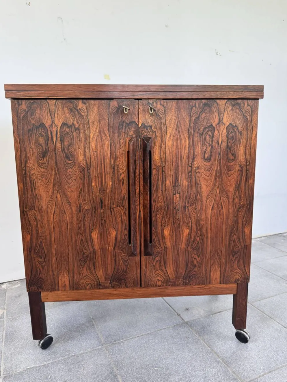 Torbjørn Afdal "Times" Bar Cabinet pour Bruksbo, Norvège, vers 1960.