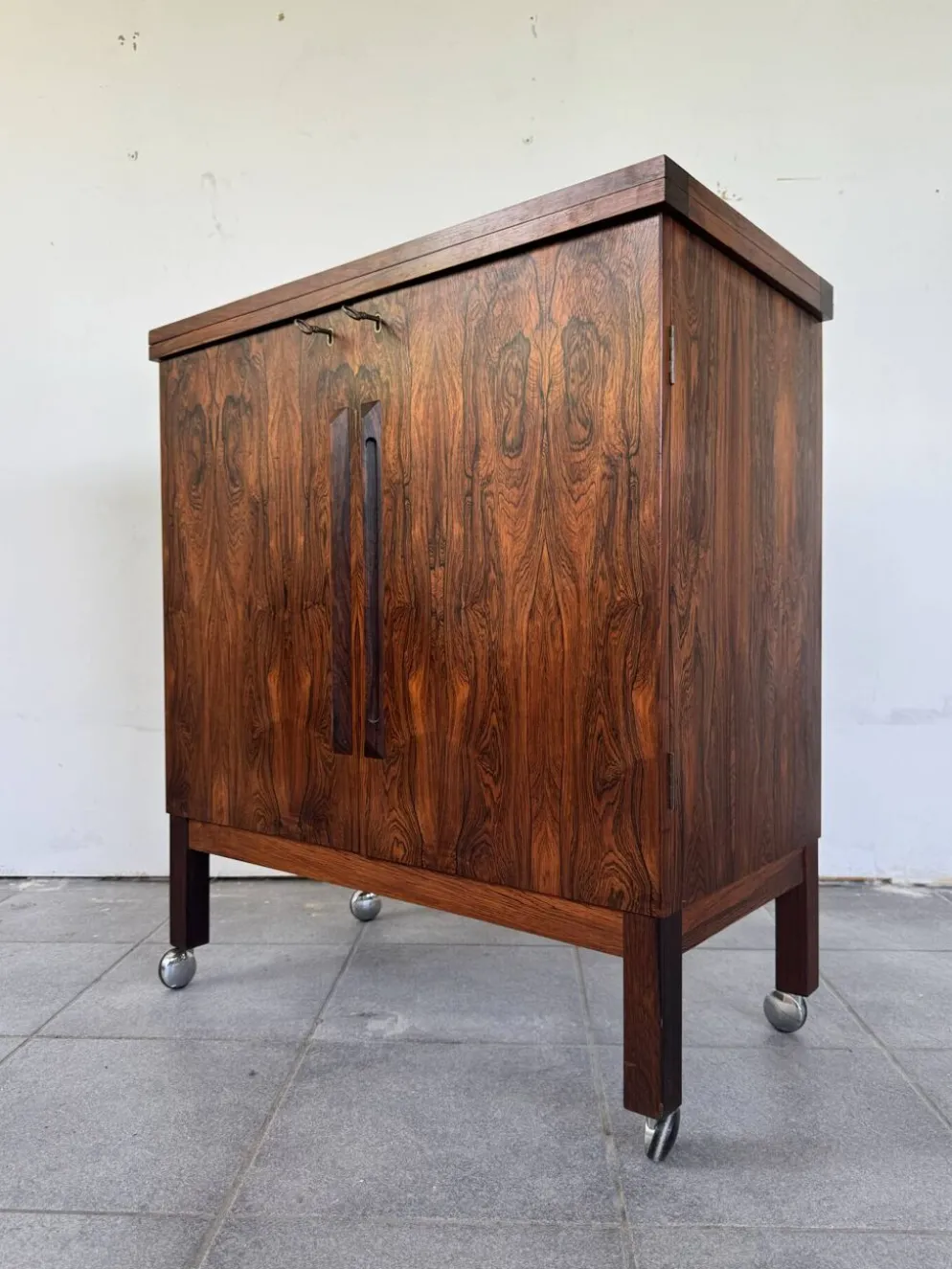 Torbjørn Afdal "Times" Bar Cabinet pour Bruksbo, Norvège, vers 1960.