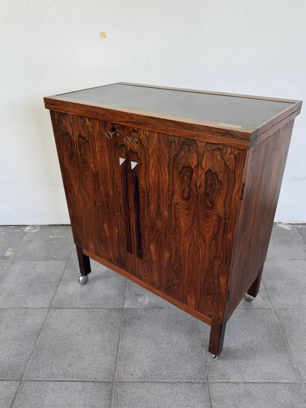 Torbjørn Afdal "Times" Bar Cabinet pour Bruksbo, Norvège, vers 1960.