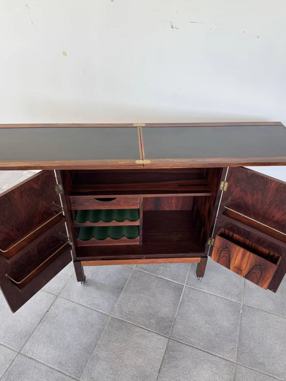 Torbjørn Afdal "Times" Bar Cabinet pour Bruksbo, Norvège, vers 1960.