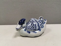 Tranquebar bonbonnière Duck, modèle 3043/1058, par Aluminia Danemark 1959