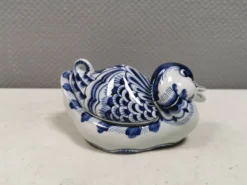 Tranquebar bonbonnière Duck, modèle 3043/1058, par Aluminia Danemark 1959