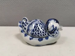 Tranquebar bonbonnière Duck, modèle 3043/1058, par Aluminia Danemark 1959