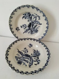 Trio d'assiettes creuses Gien – modèle Chardon bleu marine