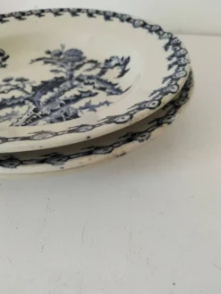 Trio d'assiettes creuses Gien – modèle Chardon bleu marine