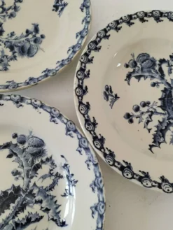 Trio d'assiettes creuses Gien – modèle Chardon bleu marine
