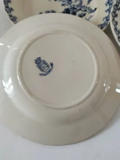 Trio d'assiettes creuses Gien – modèle Chardon bleu marine