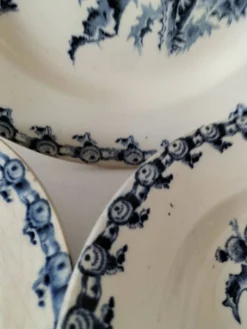 Trio d'assiettes creuses Gien – modèle Chardon bleu marine