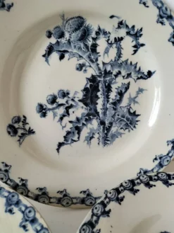 Trio d'assiettes creuses Gien – modèle Chardon bleu marine