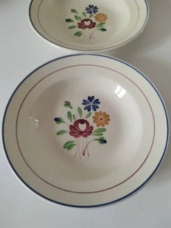 Trio d’assiettes creuses K&G Lunéville – modèle Chantilly peint main
