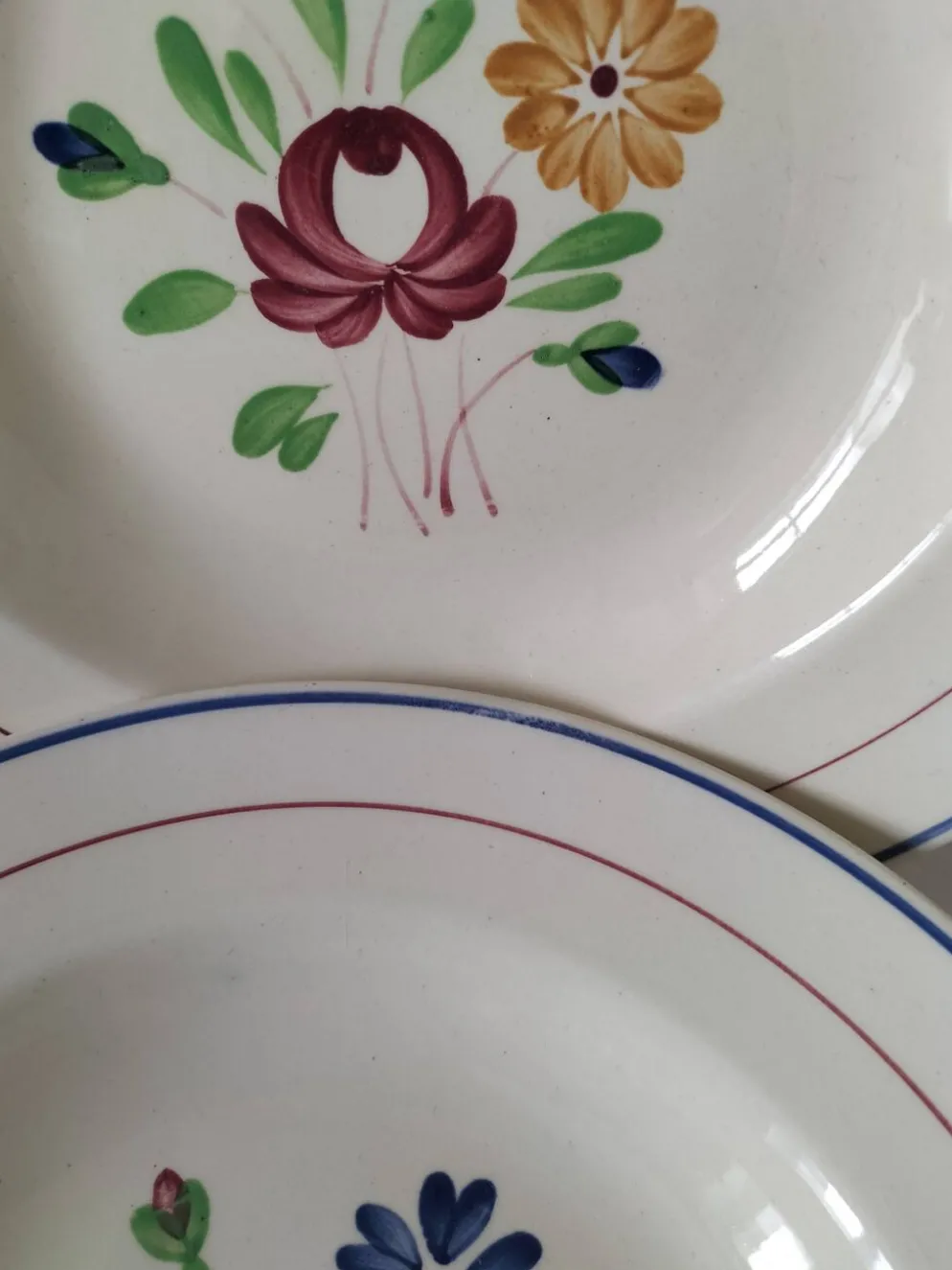 Trio d’assiettes creuses K&G Lunéville – modèle Chantilly peint main