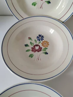 Trio d’assiettes creuses K&G Lunéville – modèle Chantilly peint main