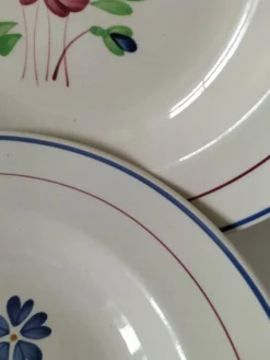 Trio d’assiettes creuses K&G Lunéville – modèle Chantilly peint main