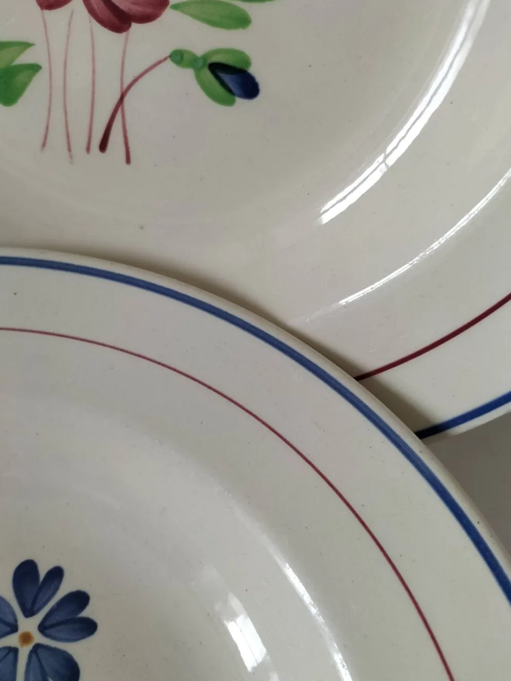 Trio d’assiettes creuses K&G Lunéville – modèle Chantilly peint main