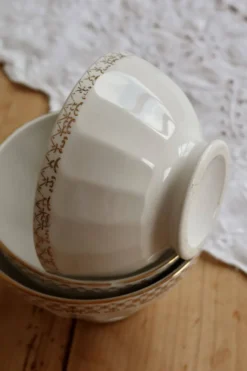 Trio de bols vintage à café au lait porcelaine blanche – Frise et liseré do