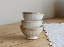 Trio de bols vintage à café au lait porcelaine blanche – Frise et liseré do