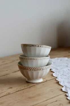 Trio de bols vintage à café au lait porcelaine blanche – Frise et liseré do