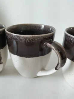 Trio de mugs bicolores grès émaillé esprit atelier café