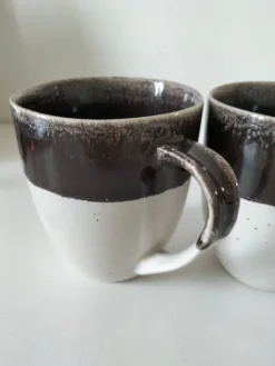 Trio de mugs bicolores grès émaillé esprit atelier café