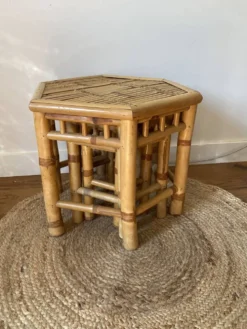Trio de petites tables sellettes en rotin vintage