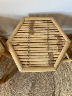 Trio de petites tables sellettes en rotin vintage