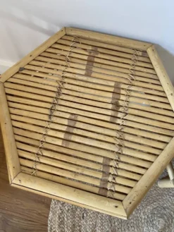 Trio de petites tables sellettes en rotin vintage