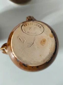 Trio de pichets en grès dont Poterie de Vendeuvre – charme bistrot
