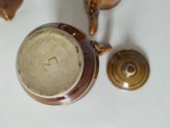 Trio de pichets en grès dont Poterie de Vendeuvre – charme bistrot