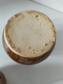 Trio de pichets en grès dont Poterie de Vendeuvre – charme bistrot