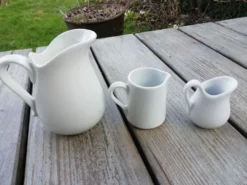 Trio de pot à lait en porcelaine blanche