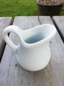 Trio de pot à lait en porcelaine blanche