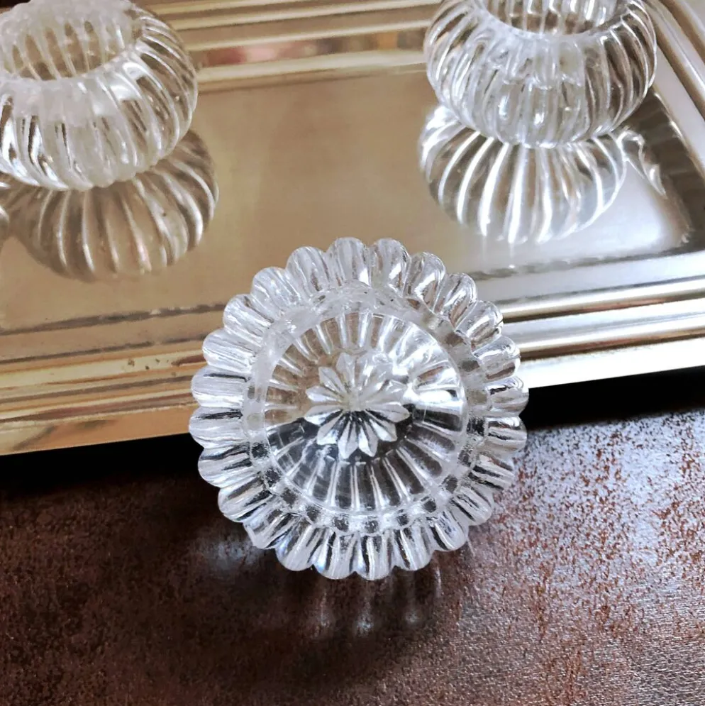 Trio de salières, poivrières, salerons en verre moulé