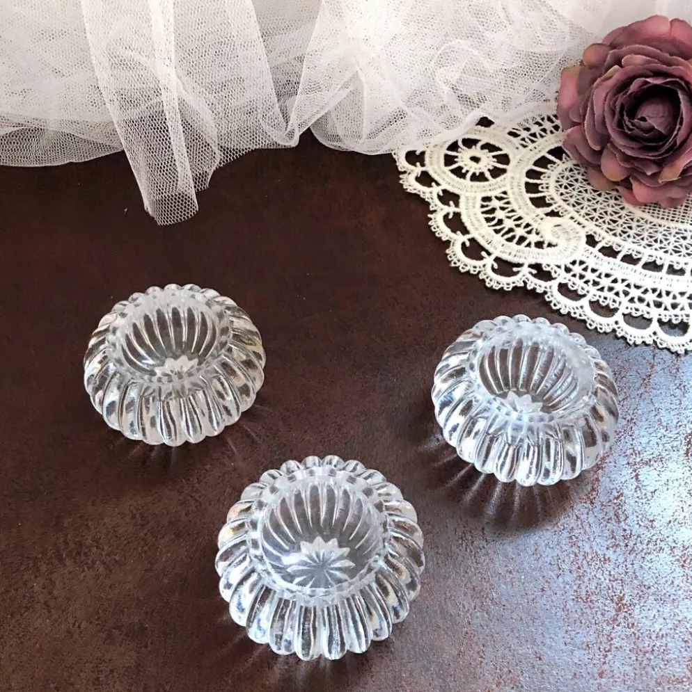 Trio de salières, poivrières, salerons en verre moulé