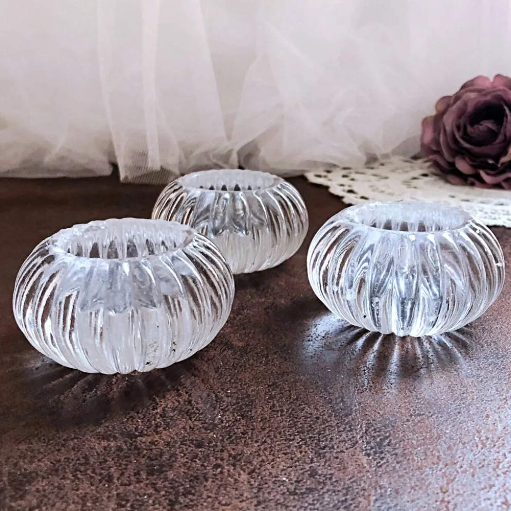 Trio de salières, poivrières, salerons en verre moulé