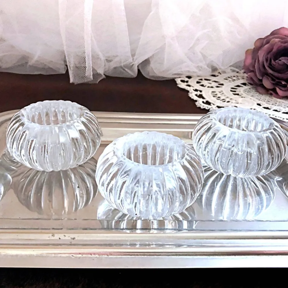 Trio de salières, poivrières, salerons en verre moulé