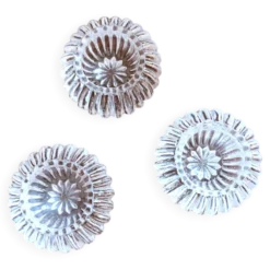 Trio de salières, poivrières, salerons en verre moulé