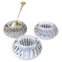 Trio de salières, poivrières, salerons en verre moulé
